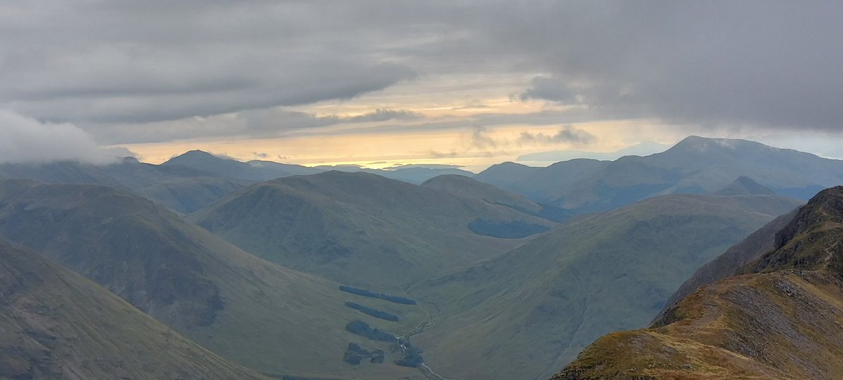 FindTime4Xrcise's tweet photo. Made the most of the weather window today before it slams shut tomorrow.
Today's exercise &amp; entertainment was a traverse of the Aonach Eagach ridge above Glencoe. Stunning. 
#ScottishMountains 
#ExerciseEveryDay 
#ExerciseStreak 
#FindTimeForExercise https://t.co/6ZVysgQ7i0