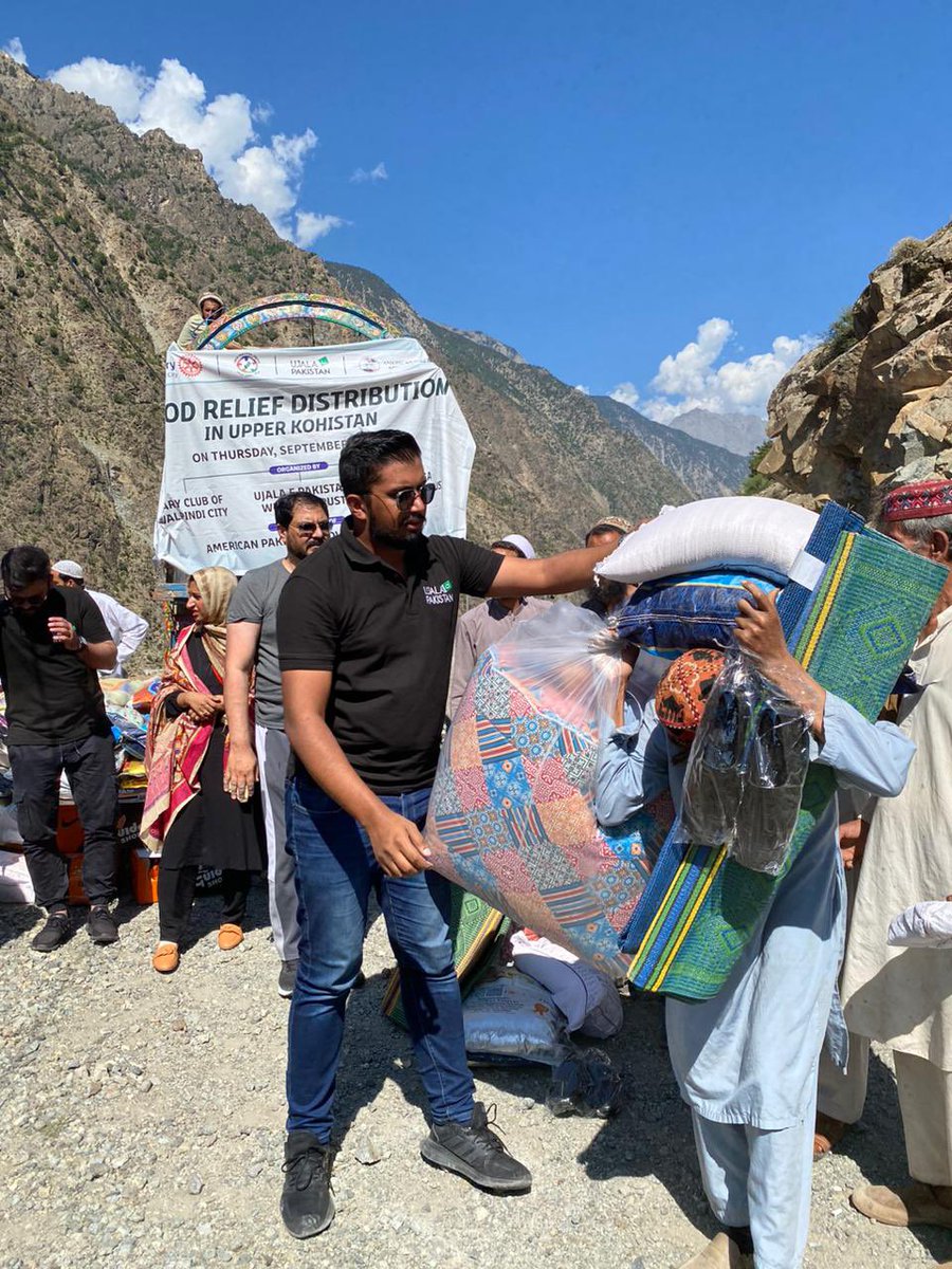 APAGUSA's tweet photo. #APAG along with local organizations  conducted a joint #FloodRelief drive in much needed area of Upper Kohistan, KPK, #Pakistan. This area has been hit hard by recent unprecedented #FloodsInPakistan. Families received packages which included all essentials items. @PakinNewYork https://t.co/sd2OECkZgG