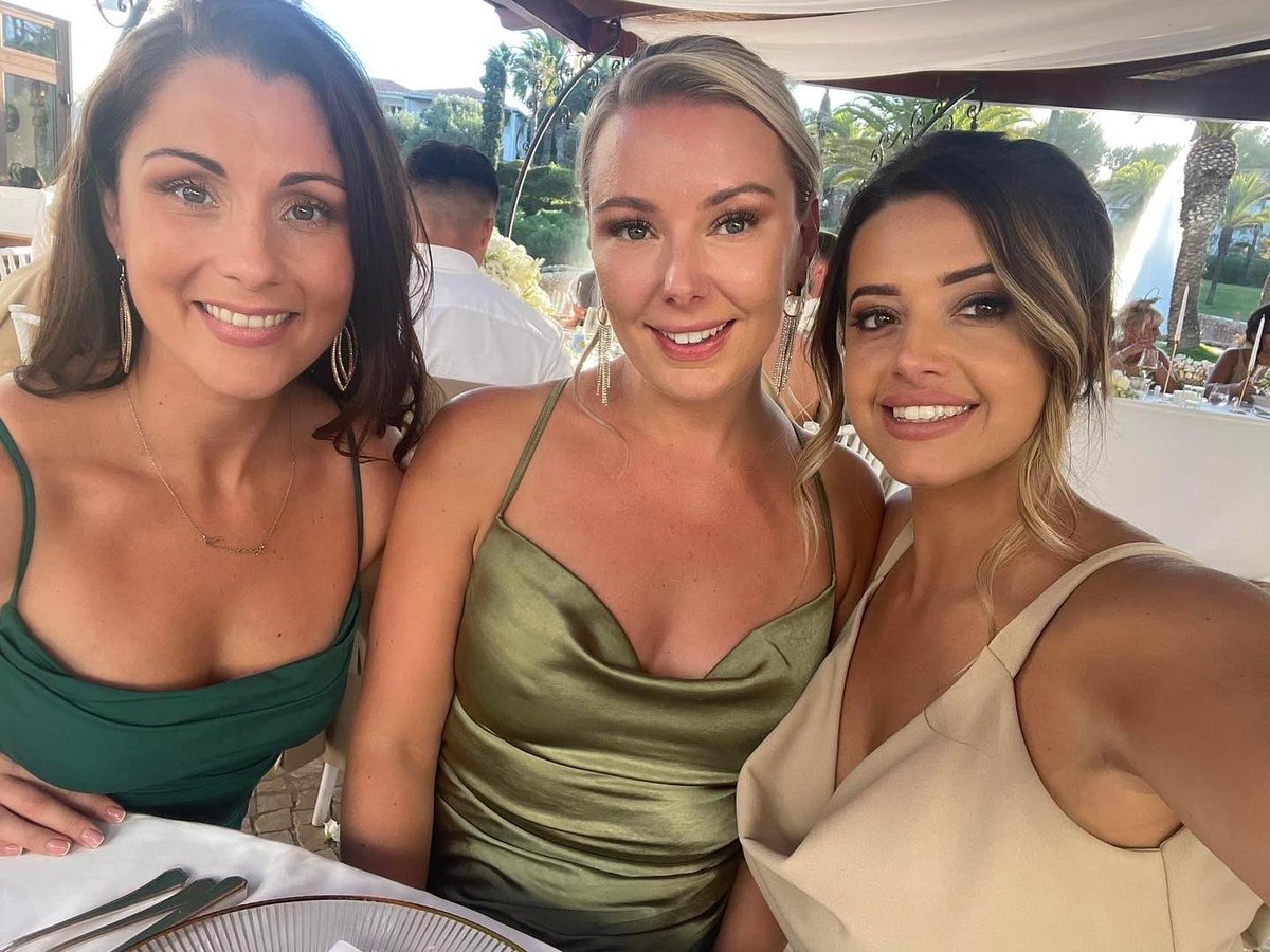 Linzi_Clayton's tweet photo. #BatemanWedding #Portugal 🇵🇹🥂💜 https://t.co/1nHuZsClGM