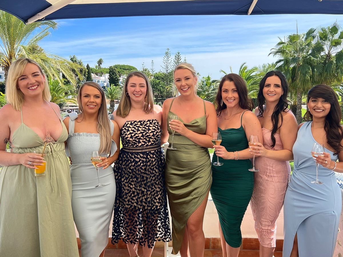 Linzi_Clayton's tweet photo. #BatemanWedding #Portugal 🇵🇹🥂💜 https://t.co/1nHuZsClGM