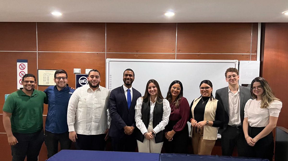 gredunibeRD's tweet photo. En la noche de ayer sostuvimos nuestro primer conversatorio titulado “Me gradué, ¿Y ahora qué? 
 
Gracias a nuestros egresados @FelixNovaH @billperdomo @walkiriamusa @LeidyAracena por compartir con el estudiantado sus experiencias y recomendaciones de la carrera. https://t.co/EKnPG8AnhE