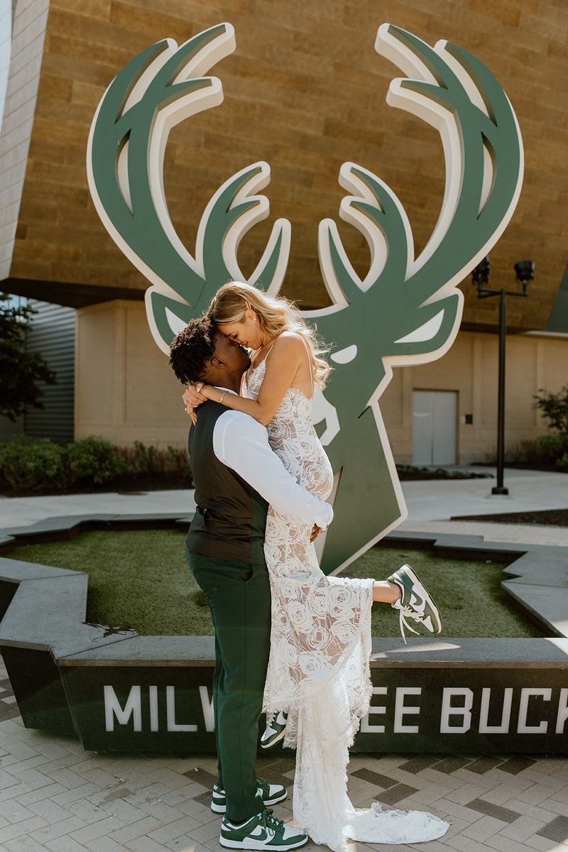 GATHERatDD's tweet photo. Almost that time of year... @Bucks! π¦π
πΈ: https://t.co/jYw6MJrNHp Photography
#loveandbasketball #deerdistrict #marriedinmke #wisconsinwedding https://t.co/4WrIrmH6JZ