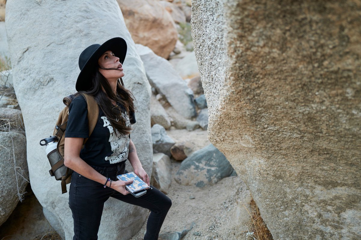 This is an open call for 5-10 artists to produce work that responds to 5 historic Nevadan Land Art sites associated with artworks by Walter De Maria, Jean Tinguely, and Michael Heizer. The new pieces will be included in an exhibition. See: unlv.edu/announcement/o… /📸:Aaron Mayes