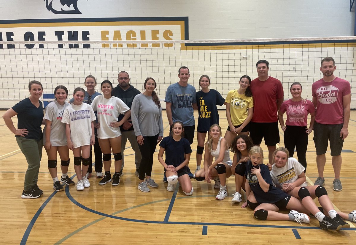 HMSVB8's tweet image. B team parent scrimmage tonight. Everyone was ready for battle!  Such a fun time seeing the girls play against their parents and siblings.