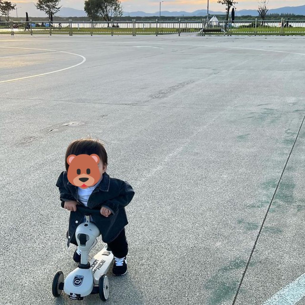 🐻 Hoje foi dia de levar meu bebê para brincar na rua