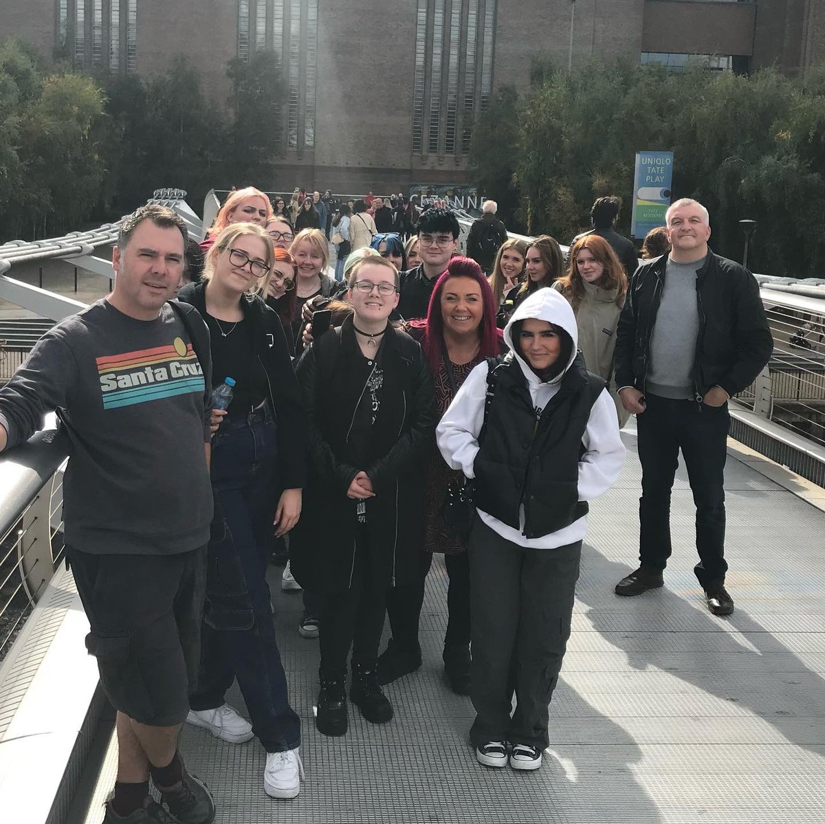 CreativeArtsPen's tweet photo. A brilliant few days in London with our Art Foundation students. #thedesignmuseum #victoriaandalbertmuseum #tatemodern https://t.co/Tg80MHa1G5