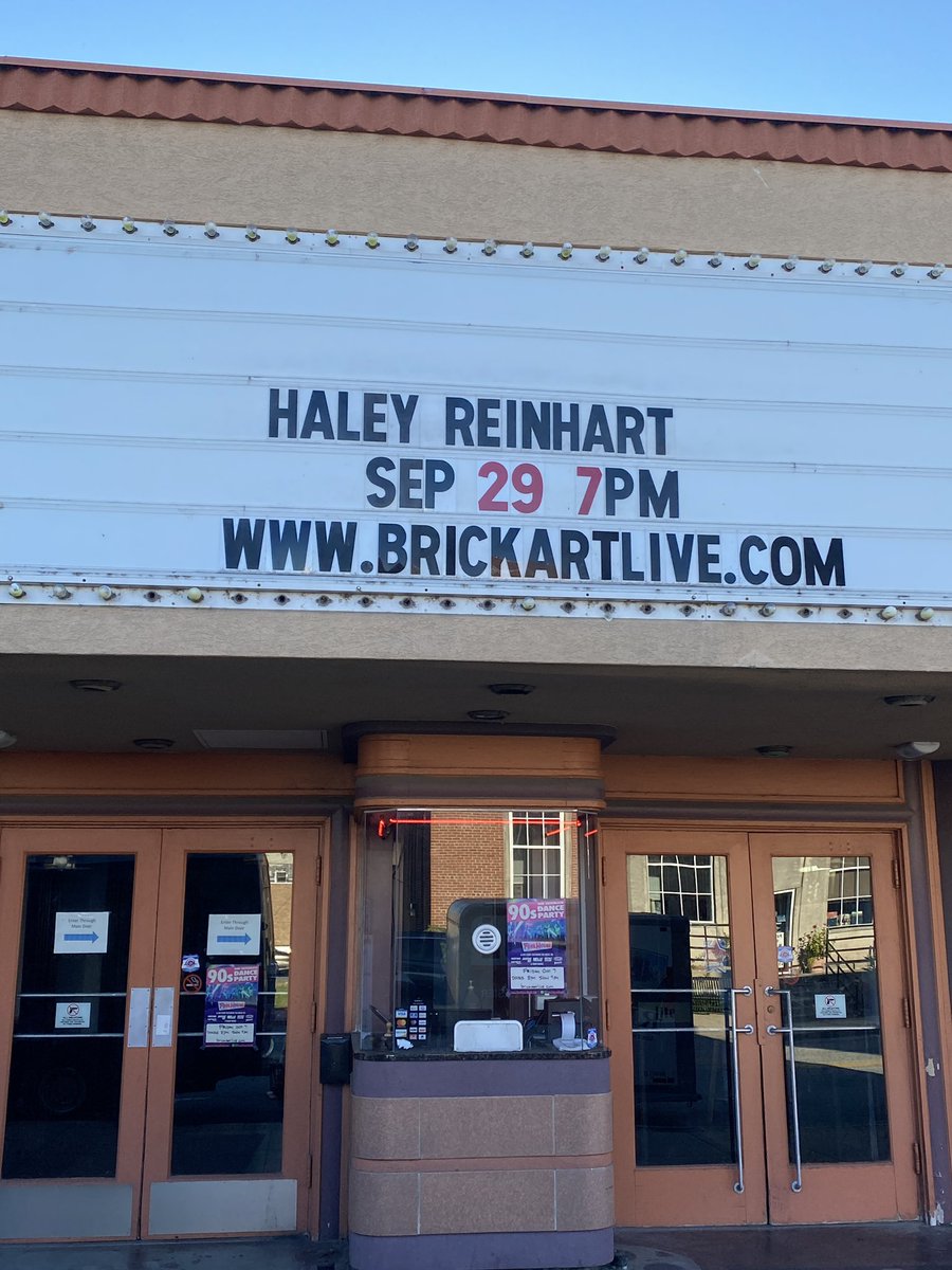 ChiTownHalien's tweet photo. @HaleyReinhart #HobartArtTheater  #OffTheGroundTour We’re here!!! Last Show!! @Himm2 https://t.co/T64PlQGvOI