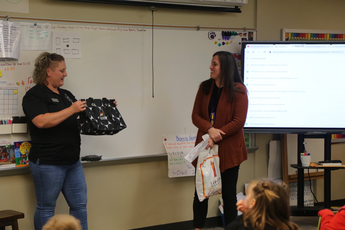 Congratulations to Miss Jami Mundt, 4th Grade teacher <a href="/Roos_Elementary/">Roosevelt Elementary</a>! She was recognized as a <a href="/Sweet985/">Sweet 98.5</a> Top Teacher! Sweet 98, &amp; their partners, at Huntington Learning Center and Ronald McDonald House Charities, presented gifts to her &amp; her class today!  Way to go, Miss Mundt!