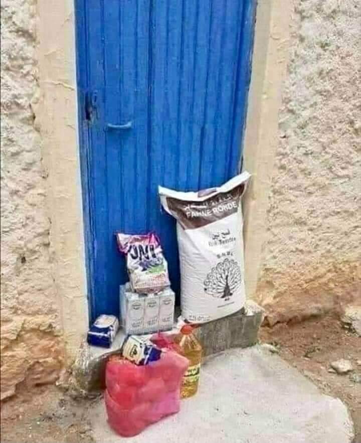 LouleidAly's tweet photo. طريقة جميلة ولطيفة للصدقة ♥️
هكذا تكون الصدقات، لا تجمعوا عليهم مع وطأة الفقر ذُلّ السؤال .. إفعلوها بينكم وبين الله ، أو لا تفعلوها https://t.co/f7c9FzlNU2
