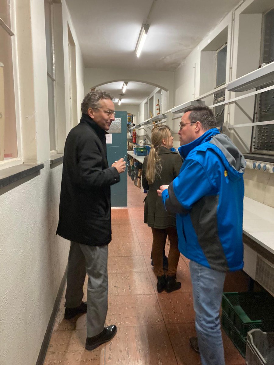 JAMvanKessel's tweet photo. Vanavond samen met burgemeester @J_Dijsselbloem en het bestuur van de @Lichtjesroute de route gefietst! Wat een inspiratie al die enthousiaste vrijwilligers die zich vol passie inzetten voor dit evenement!#Eindhoven https://t.co/PGeMBWo8Zk