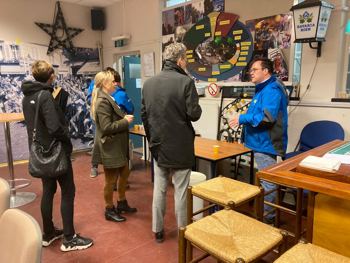 Vanavond samen met burgemeester <a href="/J_Dijsselbloem/">Jeroen Dijsselbloem</a> en het bestuur van de <a href="/Lichtjesroute/">Lichtjesroute</a> de route gefietst! Wat een inspiratie al die enthousiaste vrijwilligers die zich vol passie inzetten voor dit evenement!#Eindhoven