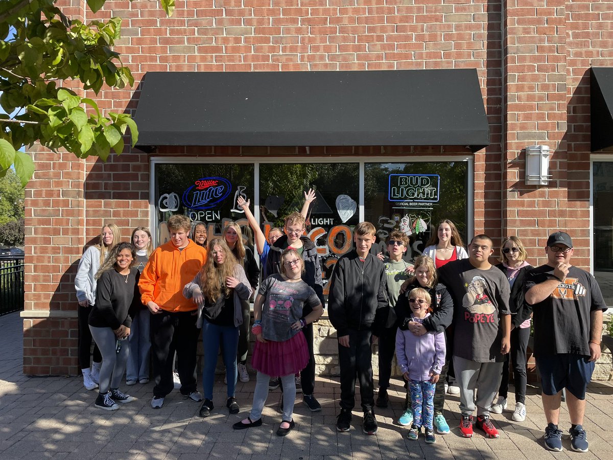 #WarriorBuddies and #WarriorSpecialOlypics painted the town today at Buddyz 🍕 Can’t wait for #WarriorHOCO2022 🧡🖤
