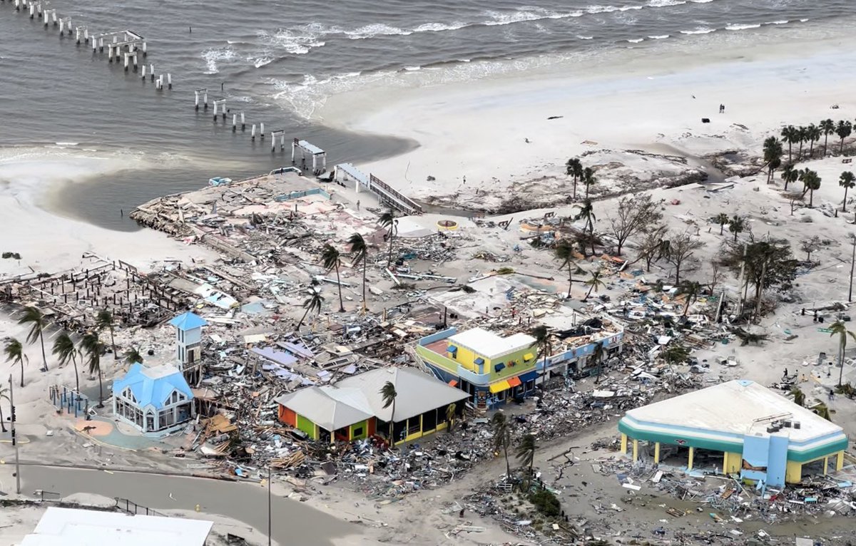 SevereStudios's tweet photo. Before and after of Ft. Myers Fishing Pier area
BEFORE: @Google Maps
AFTER: @JulieMartinTV https://t.co/Umzmmaq9L4