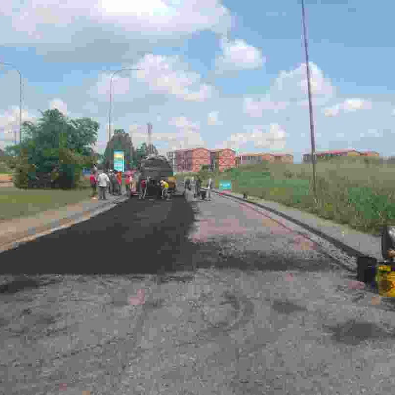 El alcalde Alexander Mireles informó que la entrada de la urbanización Monseñor Padilla ya fue pavimentada, como parte del Plan La Ruta Popular del Asfalto, a través del trabajo ejercido entre la Alcaldía de San Carlos y el Gobierno de Cojedes (Vialco).