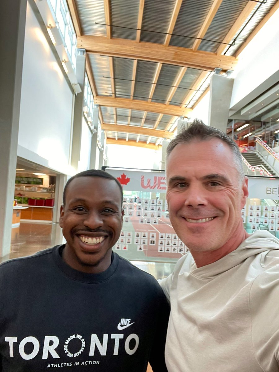 23Mayhew's tweet photo. Just 2 guys with a @GryphonFB and @BobCANSkel connection!  Good luck this season Orion! @UofGAlumni #bobsled https://t.co/r32JG9JewV