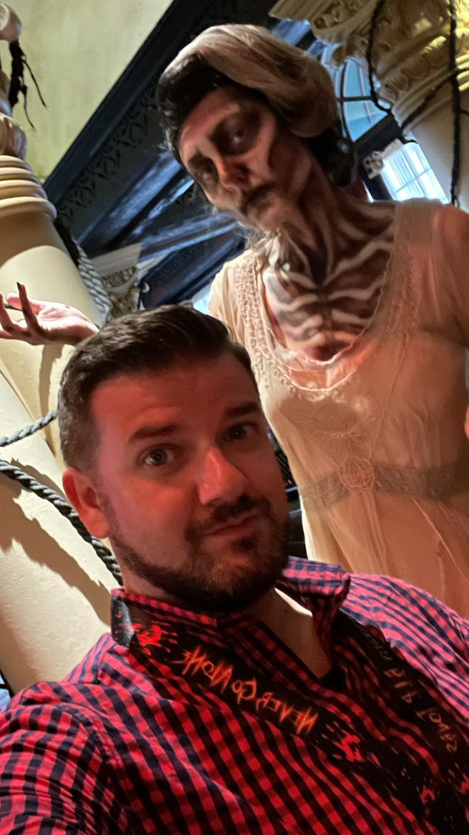 oz_dust's tweet photo. Halloween Horror Nights! Let’s go! #HHN31 #universalorlando #gay https://t.co/XhTRG9xU2L