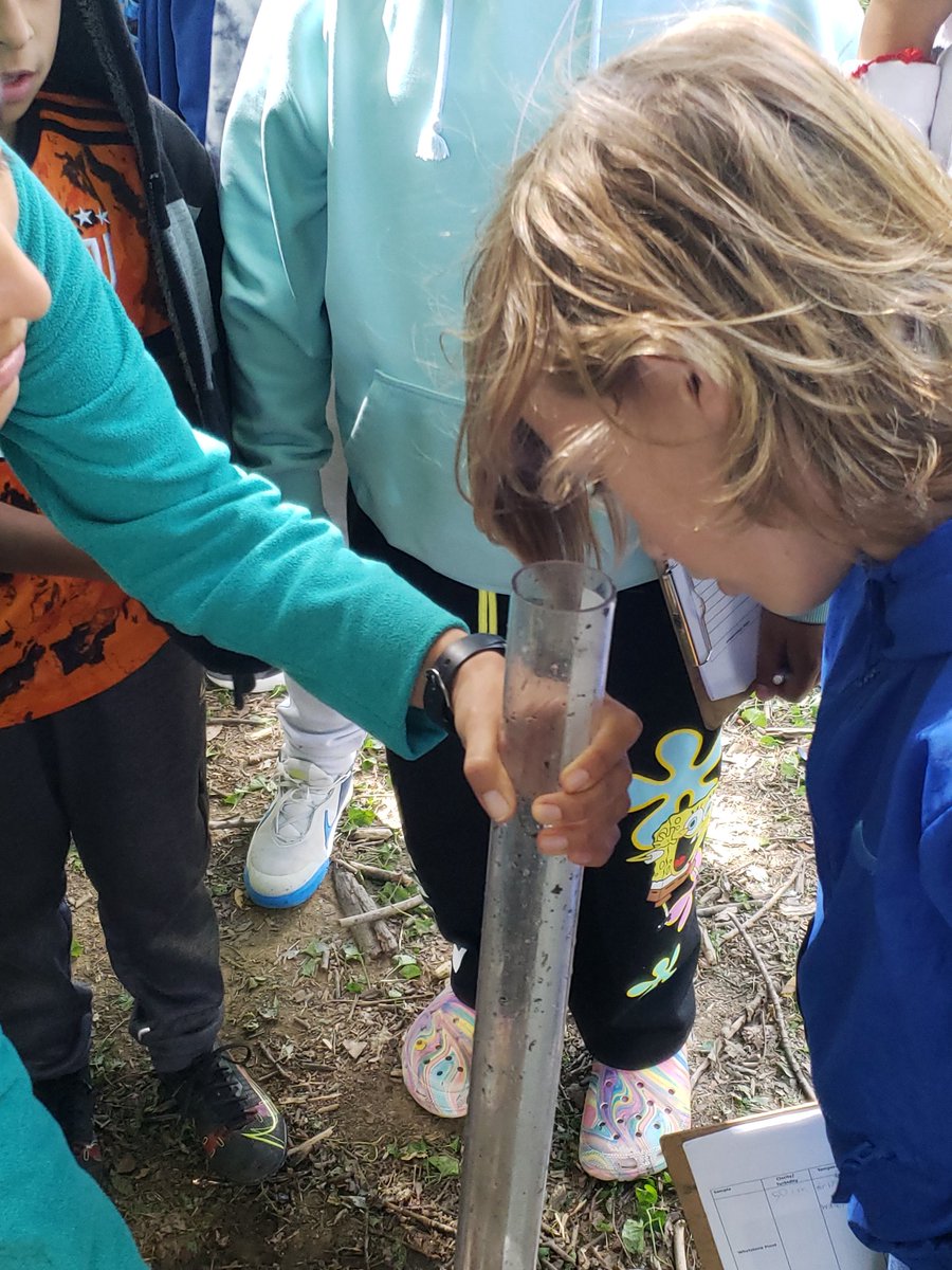 Cre8tiveLib's tweet photo. There's nothing like learning outside on a beautiful fall day! Thank you, @GreenKidsANS &amp; @ANSgina and your team for leading the 5th graders through a water quality study @ the stream &amp; Jessica's Pond in @es_flower neighborhood. Mapping out the pond &amp; surrounding area - fun, too! https://t.co/YoGhZOC73R