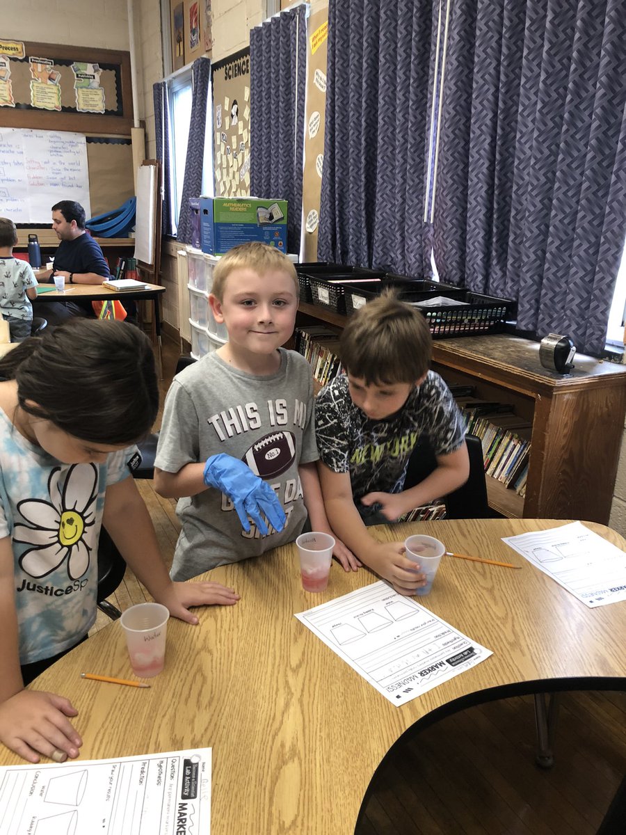 MrsStewart3's tweet photo. Super scientists showing how they follow the scientific method https://t.co/9APdk0khv3