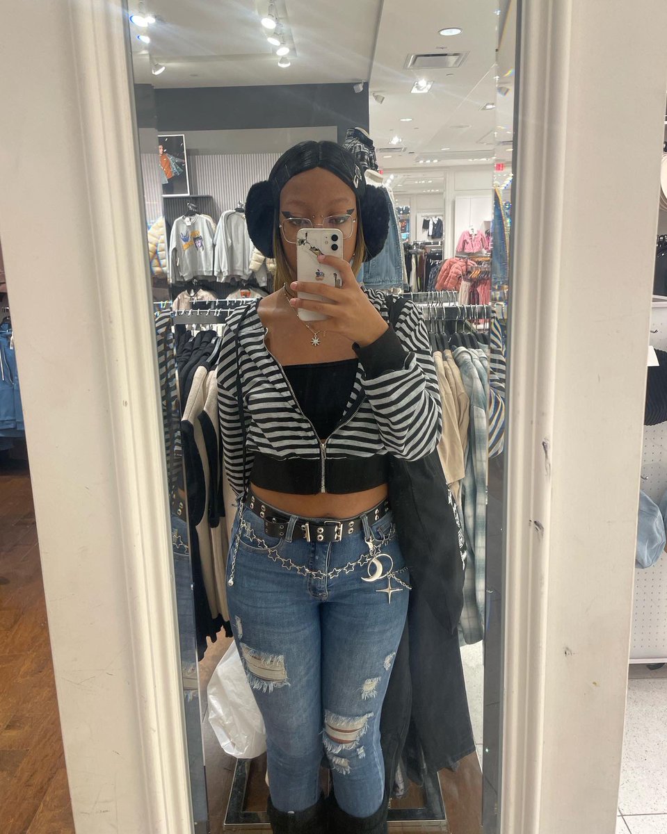 enbyholic's tweet photo. my fit yesterday https://t.co/3UNgGtIQ38