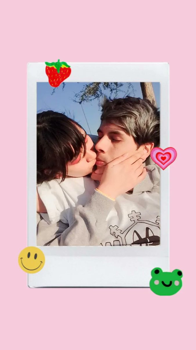 Thesinniest's tweet photo. El desquiciado de mi novio nos mandó a hacer remeras de thousand Winters para andar paseando goals por nuestro aniversario. Conozcan la envidia.
#tr271 #TokyoRevengers271 #tokyorevengers272 https://t.co/XvHgiQWQac