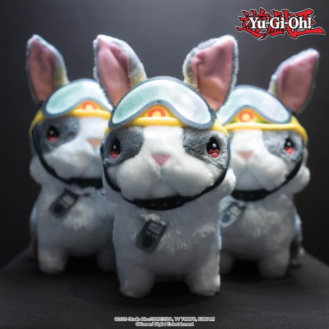 yugi__101's tweet photo. #ComicCon╺ A todos los que se den cita al puesto de #Konami en en #NewYorkComicCon o en el #LondonComicCon estarán recibiendo este peluche conmemorativo y exclusivo de #RescueRabbit.🀄︎

#yugi101 #yugioh #yugiohcards #yugiohgame #yugiohfan #masterduel #konami #tradingcards https://t.co/XignNprcdz