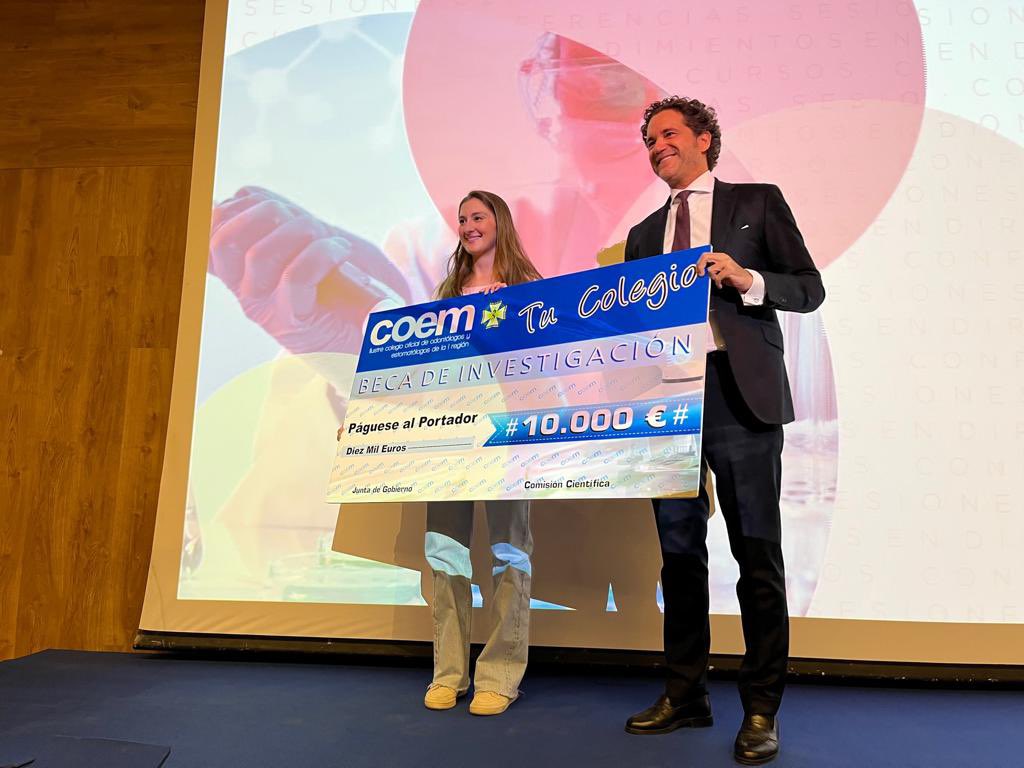 monicabgris's tweet photo. ¡Todavía no me lo creo! Muchas gracias @dentistasCOEM por permitirme avanzar en el proyecto de investigación en el que llevamos trabajando todo el equipo del grupo de investigación 971705 de la Facultad de Odontología de la UCM. Eternamente agradecida. ¡GRACIAS! ❤️🙏🏻 https://t.co/7cOP8sFDc5