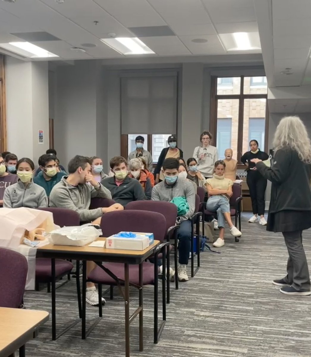 GibbonSurgSoc's tweet photo. Clinical Skills Night prepares MS3 students for their end of surgery rotation clinical exam. Special thank you to our MS4 clinical skills coordinator Zach Mace and education coordinator @itsmaddiesunday for continuing to organize these sessions! https://t.co/n38fATArqx