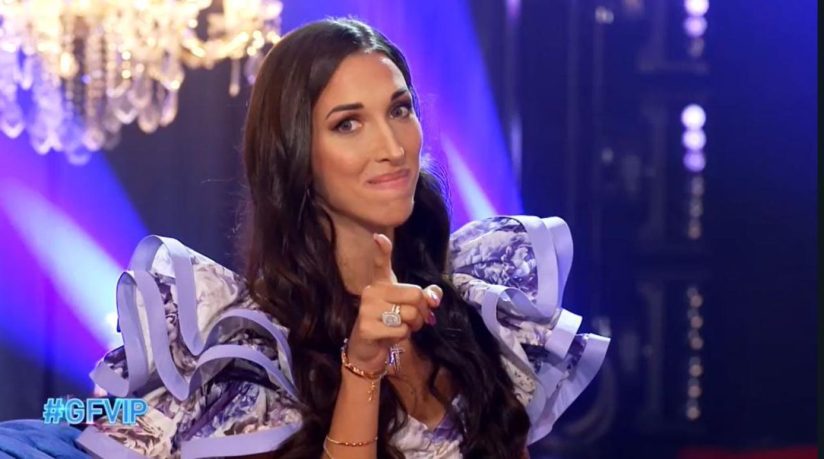 Kaltagirone21's tweet photo. #gfvip

Una ricca che           Una ricca che
se la gode                  fa l'ipocrita e 
apertamente:            populista: https://t.co/9WdSxgh1zU