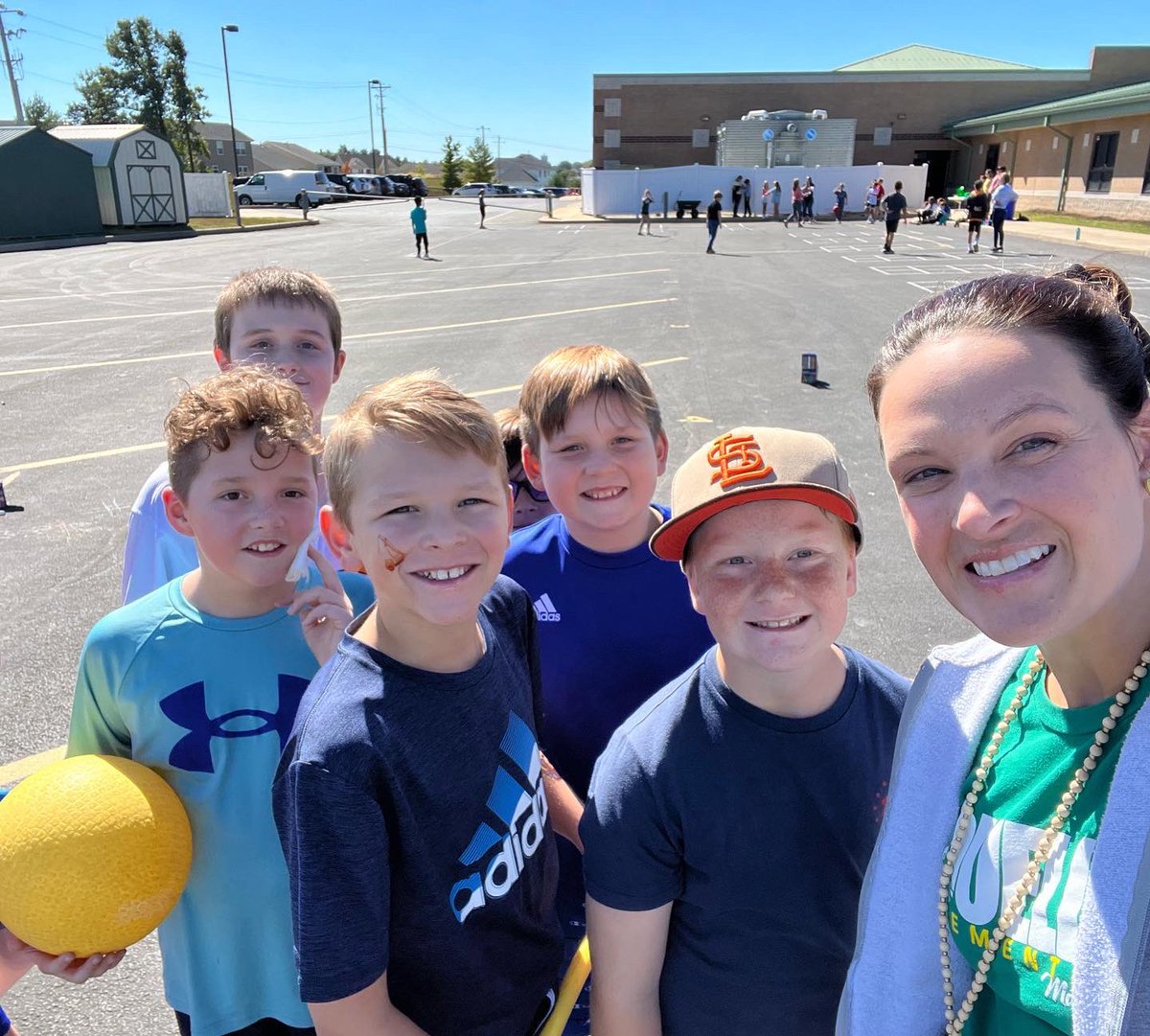 Mrs. Roth tweet media