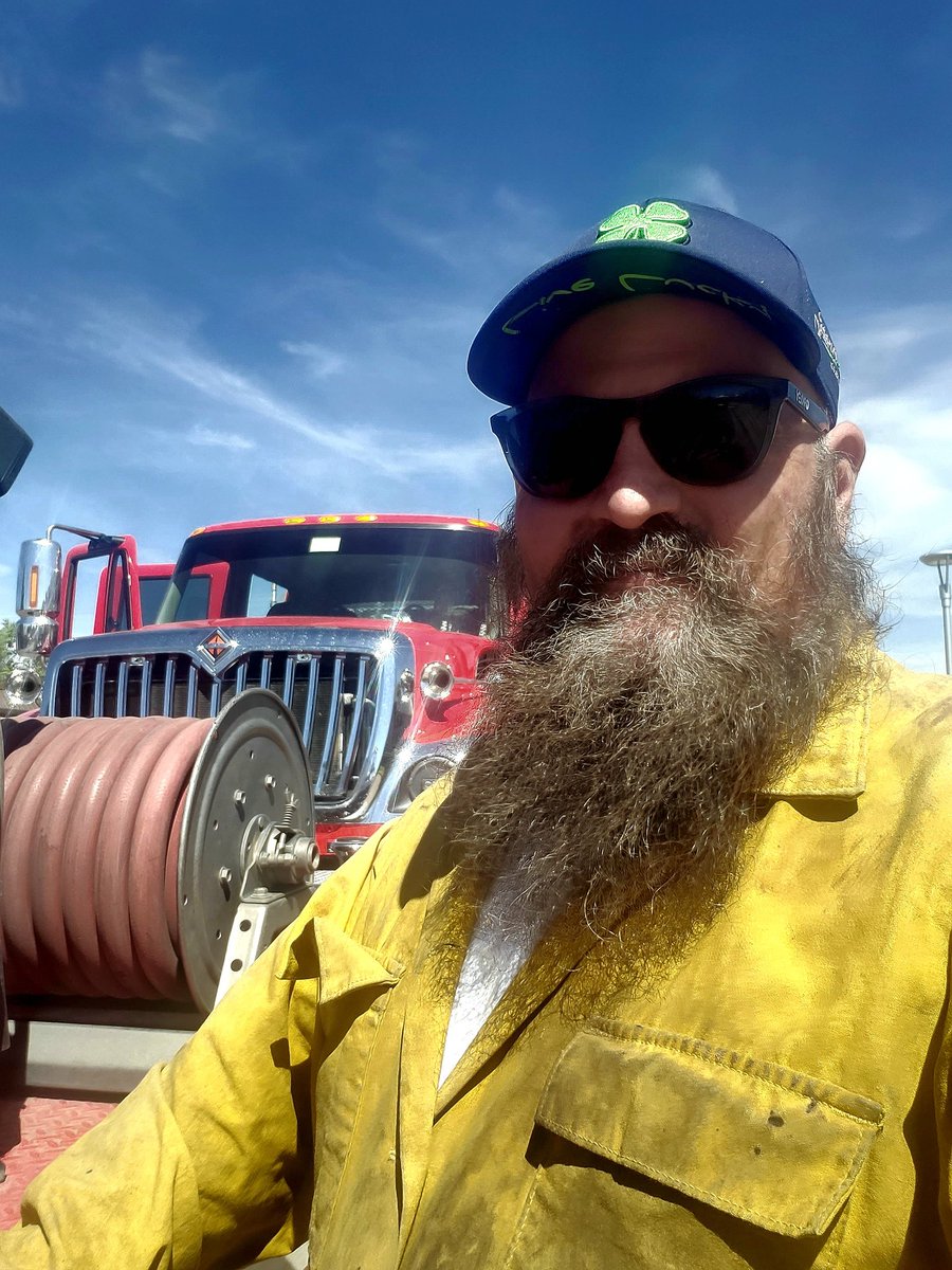 wesley1411's tweet image. Spent the day volunteering at the local clinics health fair. Most all the kids came and we got to teach them fire safety. Fun day. A little beard blown with wind but it kept it from being to hot 😁 #givebackchallenge #volunteering