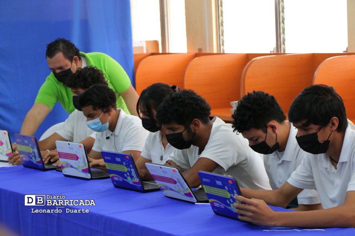 Nicaragua implementa prueba vocacional a futuros bachilleres del 2022, en este lanzamiento participaron estudiantes de undécimo grado del instituto Maestro Gabriel.

#2022EsperanzasVictoriosas #Nicaragua