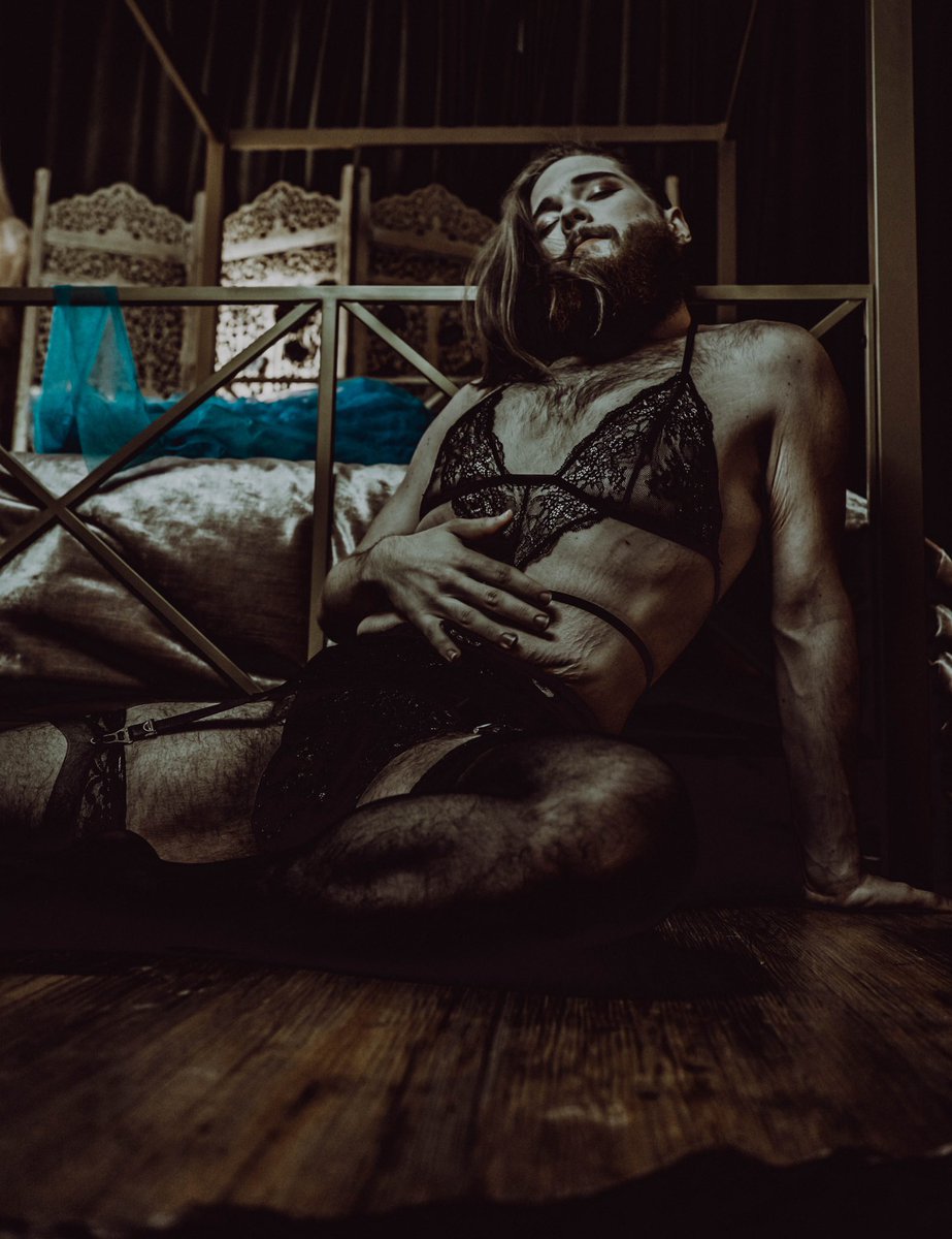 YourSlimeMellow's tweet photo. A year ago this photoshoot is what changed my entire direction of my life 

They/she would be so happy 

This also when I just started dipping my toes into bodybuilding 
And getting rid of all that body hair lol https://t.co/d45fGL5geM