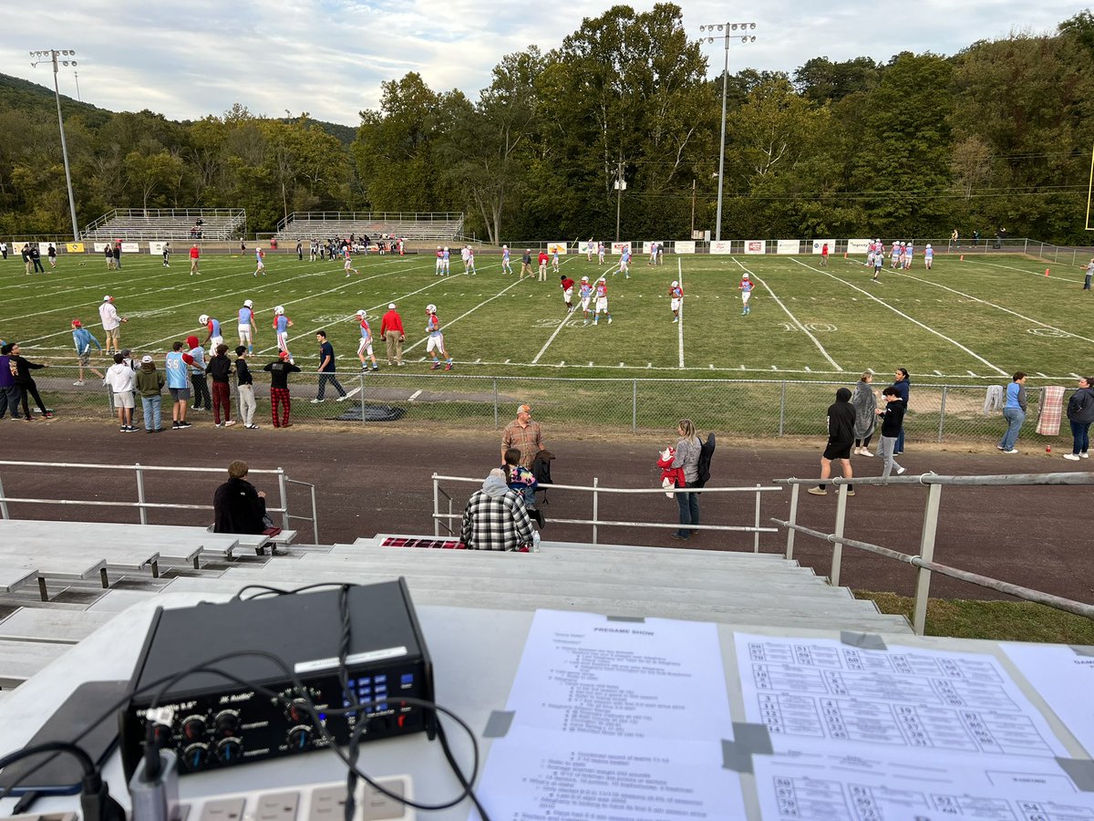 RADFORD 🏈 GAMEDAY‼️

The birthday boy and I will be on the air at 6:30 for pregame and 7:00 kickoff!

- Radford is seeking their first 6-0 start since 2002!

- Landen Clark is 1 td and 242 pass yards away from the Radford passing season record!

(Oh yeah we’re outside)