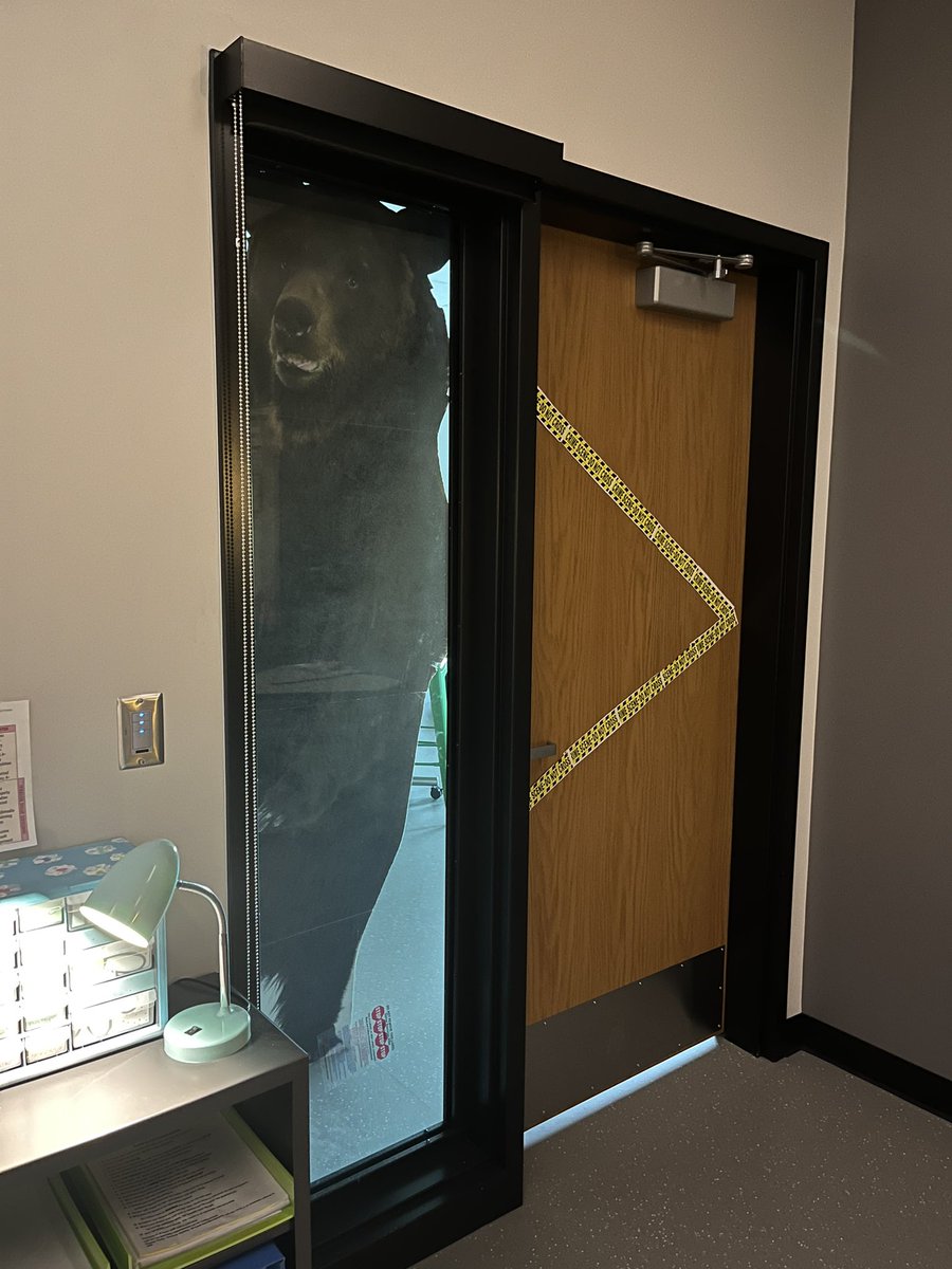 HardtKatelyn's tweet photo. 8th graders learned about kitchen safety in a crime scene! Number one rule is don’t let the bear in the kitchen! #etms #lsr7 #fcs #facs https://t.co/LSC7wXYsNB