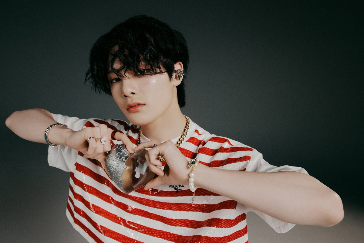 hwtekin's tweet photo. Retirei as letras/texto das fotos teaser do straykids estou em paz 

Segue nos comentários as outras

#StrayKids #MAXIDENT https://t.co/XBrTIqaDzM