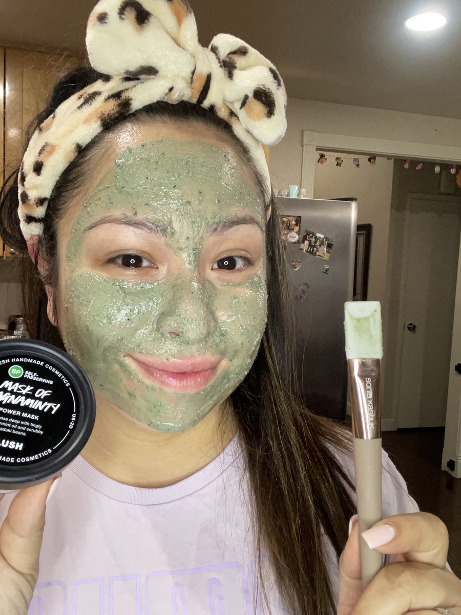 watevr_4ever87's tweet photo. This is your sign to ✨invest the time and effort into your face routine✨
-Take that time for yourself to unwind and take care of your skin especially with right now with the weather/season changing 🫶
@lushcosmetics #facemask #pumpkinfacemask #maskofmagnaminty https://t.co/h104ecmQcK