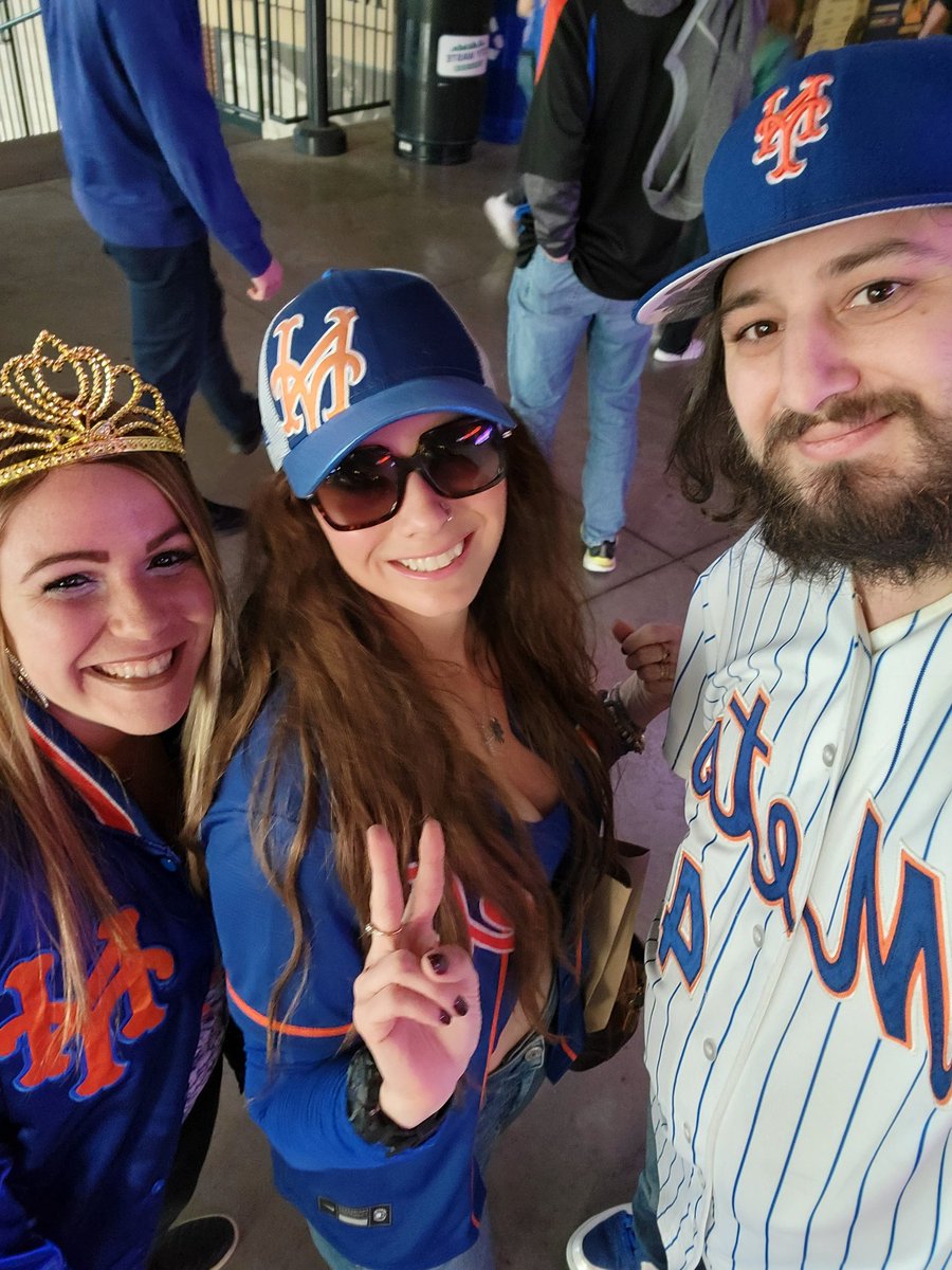 DrewB1018's tweet photo. So happy to have met these 2 beautiful ladies at last night's game. Thank you @doll_aim and @x0stephhh for taking this pic with me. I'm glad they got us all a win! #metshotties #metswin #LFGM https://t.co/E9ttTMmr0u