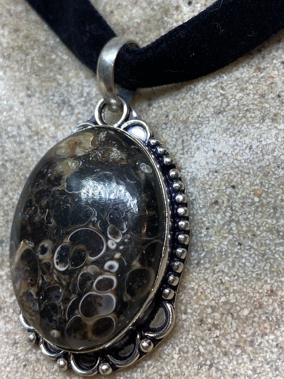 NemesisJeweryNY's tweet photo. Vintage Handmade Genuine Fossil agate Choker https://t.co/Ps1DAZk4Ew #handmadevintage #vintagesilver #fossilnecklace #fossilpendant @etsymktgtool https://t.co/0Xt0BzefpS