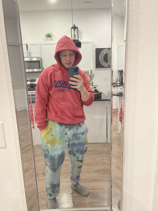 It’s sweater weather ? https://t.co/d5fU72Geox