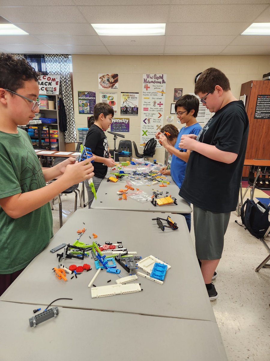 can2math's tweet photo. Fossum First Lego League Robotics team practice courteous social skills while having fun building! 😀 #youmatter #socialskills #DistrictOfChampions @fossumfalconms1 @McAllenISD #lifestyles #developingleaders https://t.co/CbN9aoK7s3