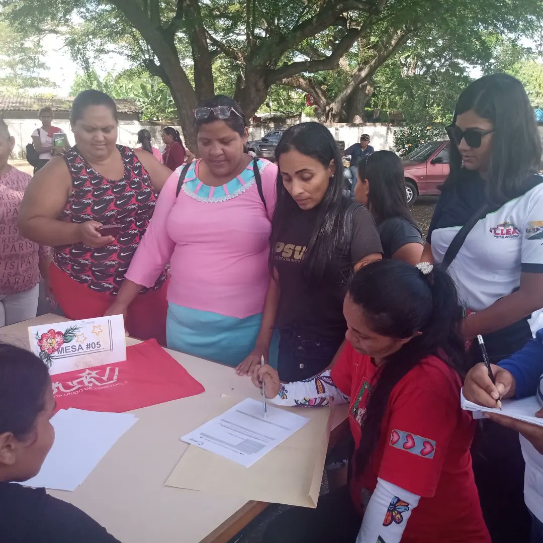 Cleapureoficial's tweet photo. #ENAPURE Congreso de la Nueva Época 2022,#Jueves29deSeptiembre mujeres trabajadoras del CLEA,formaron parte de la Jornada de discusión del #MovimientoSocialdeMujeres.
@soyoscarvivas @nicolasmaduro @delcyrodriguezv @jorgerpsuv_ @eduardopsuv @hoffmanjosev @oprensagobiernoapure https://t.co/SlWadTeeEf