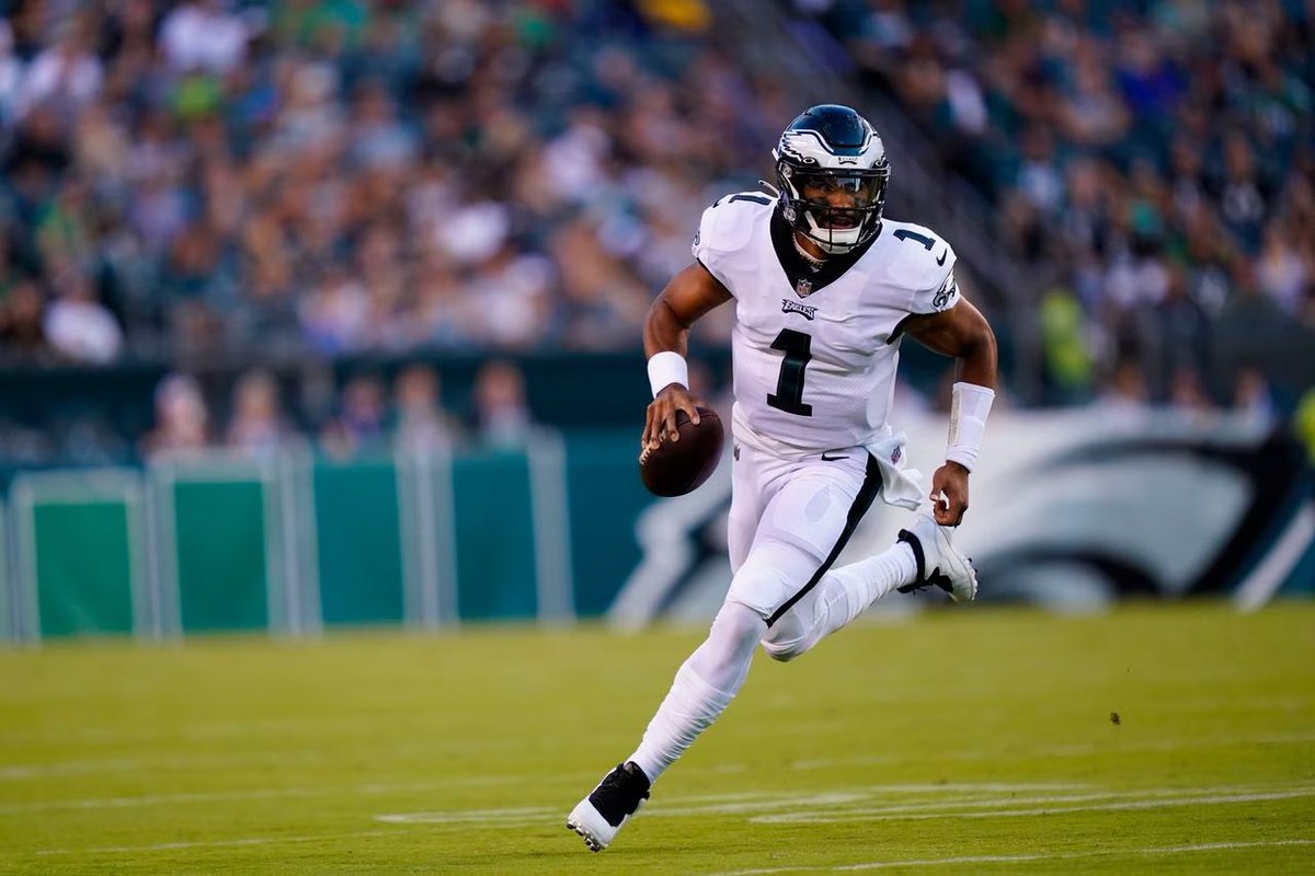 FieldYates's tweet photo. Just one undefeated NFL team remains: the Eagles. https://t.co/aPilZIyDwb