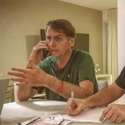 celorinhaa's tweet photo. Carluxo, o Bonner não deu direito de resposta pro pai 

#DebateNaGlobo #GloboLixo #soraya #LulaNaGlobo William Bonner https://t.co/RgtLrEqzEA