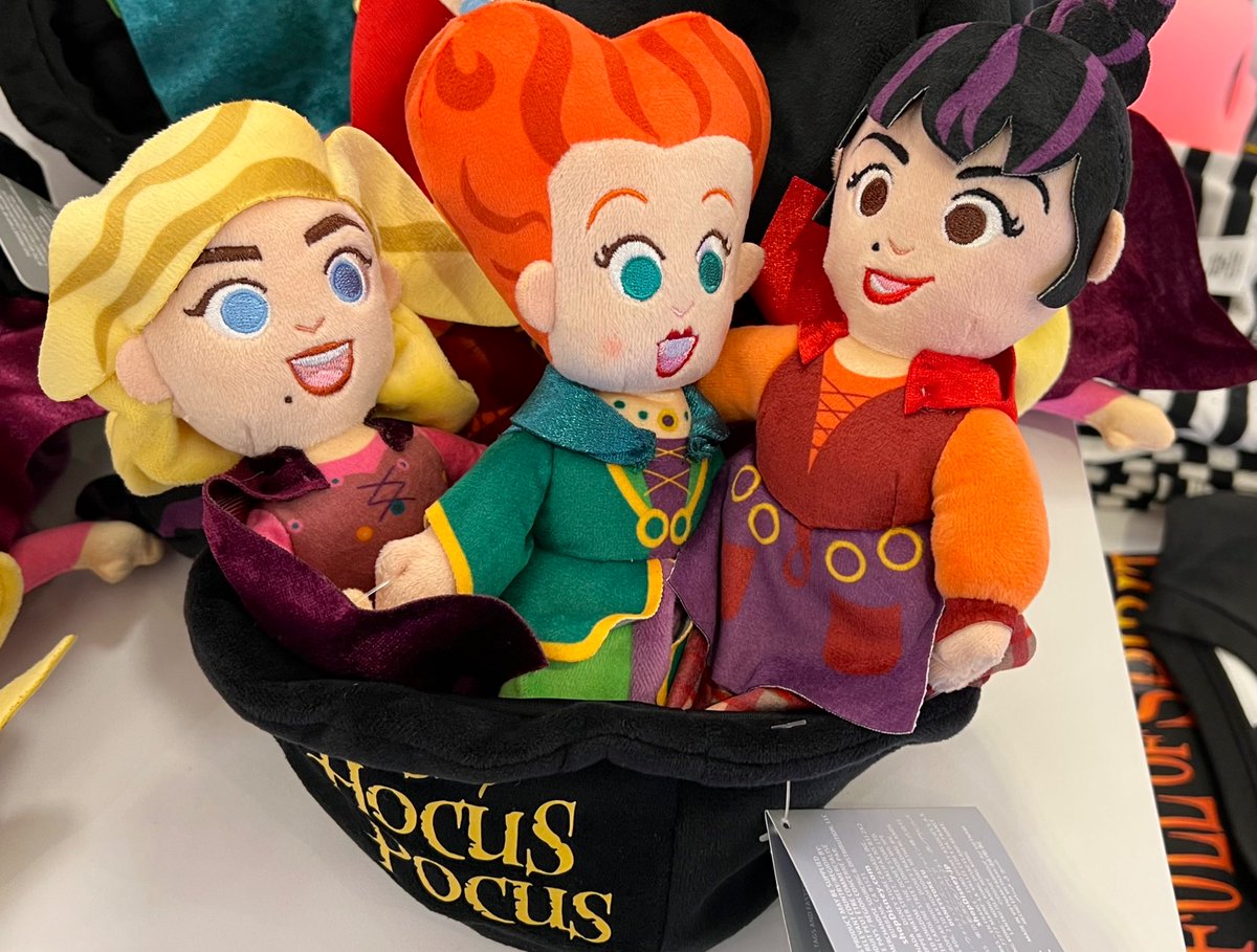 Debería comprar a las #hermanassanderson  
#hocuspocus #WinifredSanderson #SarahSanderson #MarySanderson 
💜💚🧡