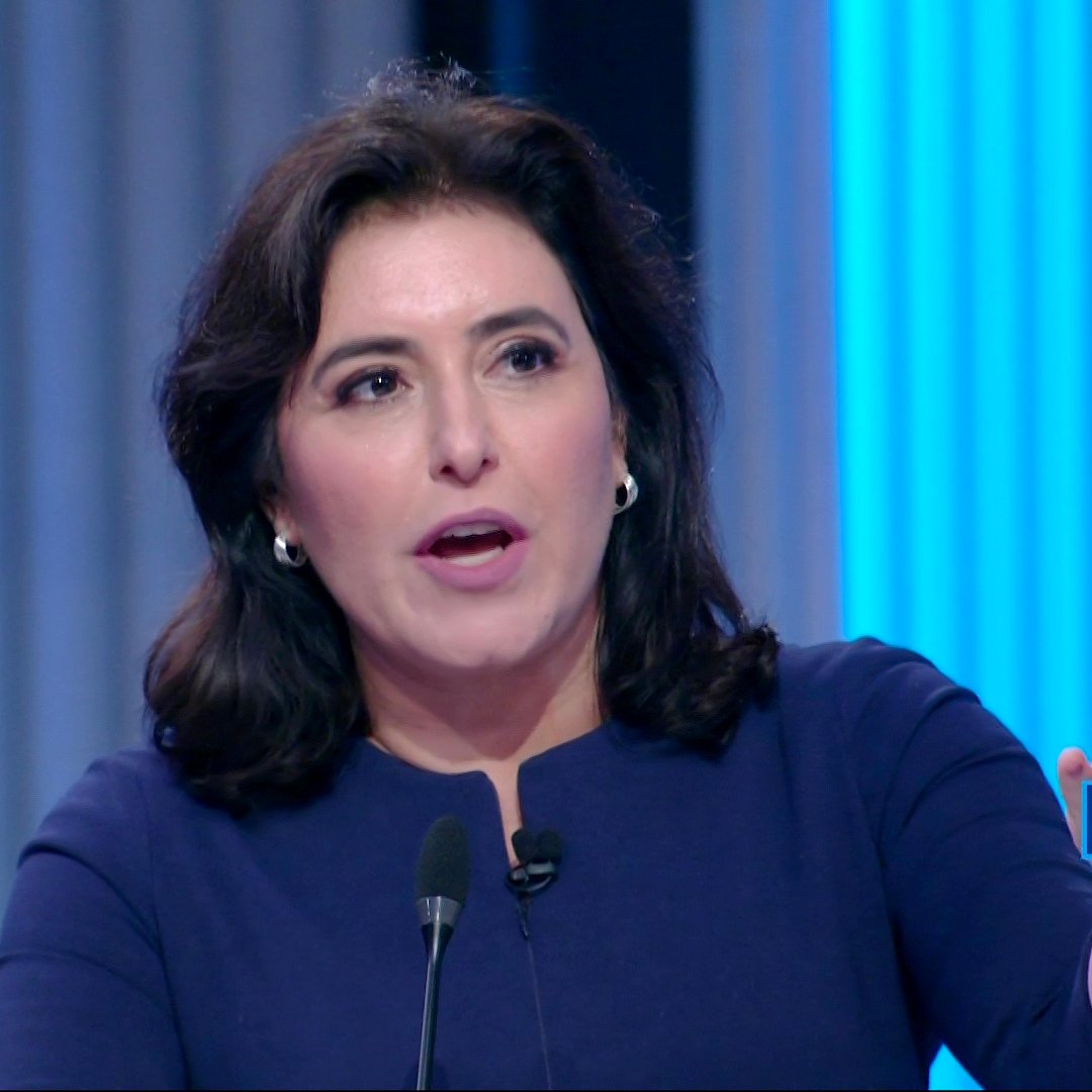 sboficial's tweet photo. Simone: "Candidata Bolsonara, perdão, Soraya. Jamais te desrespeitaria dessa forma." #DebateNaGlobo https://t.co/VqVjnqEzbZ