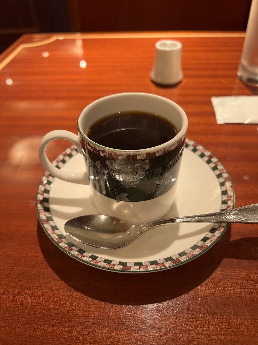nosuke_moneque's tweet photo. さて問題です

このカップ&amp;ソ���サーのブランドは何でしょうか❓

リプ欄にお答えください

正解者全員に1000円分のAmazonギフト券プレゼント

※条件はフォロー&amp;リツイート
※ 期限は本日中 https://t.co/nQ6oyXTk1o