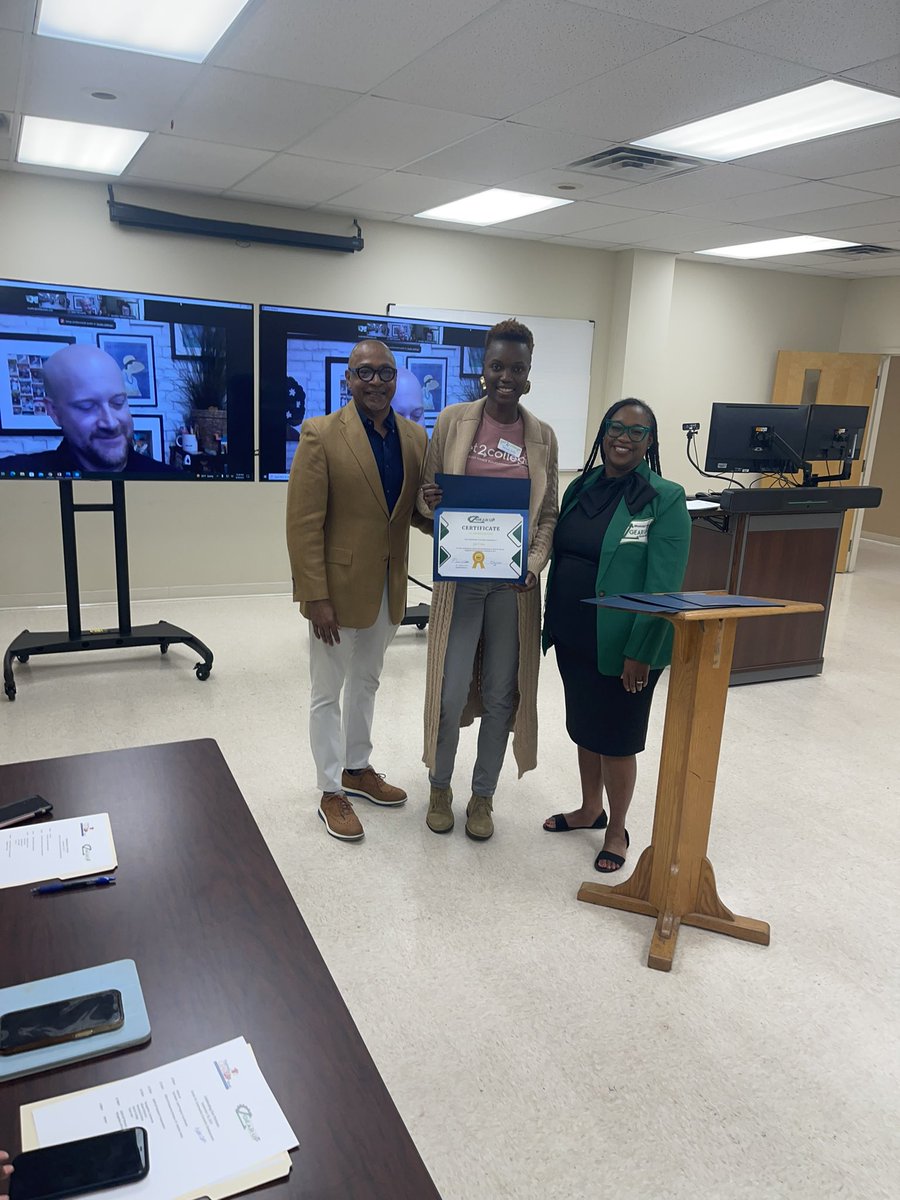 KierreRimmer1's tweet photo. The National GEAR UP Week celebration continued today as we celebrated all of our great partnerships
#WoodwardHines #Get2College #Tutorcom #GEARUPpartnerships #GUweek #GEARUPworks #AllMississippiDeltaGEARUPschooldisticts #DeltaStateUniversity #FoundationForTheMidSouth https://t.co/O22WDKxh9U