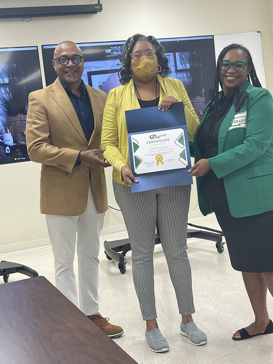 KierreRimmer1's tweet photo. The National GEAR UP Week celebration continued today as we celebrated all of our great partnerships
#WoodwardHines #Get2College #Tutorcom #GEARUPpartnerships #GUweek #GEARUPworks #AllMississippiDeltaGEARUPschooldisticts #DeltaStateUniversity #FoundationForTheMidSouth https://t.co/O22WDKxh9U