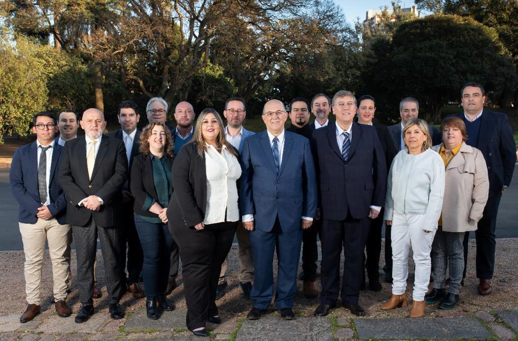 MedicosUnidosUy's tweet photo. @casmuoficial acaba de ratificar el rumbo y no da marcha atrás. El cambio impulsado por @MedicosUnidosUy sigue adelante y sabemos que lo mejor está por venir. ¡Seguimos Unidos!

¡Gracias a todos por su trabajo, su pasión y su confianza! https://t.co/k2NkEGuB74