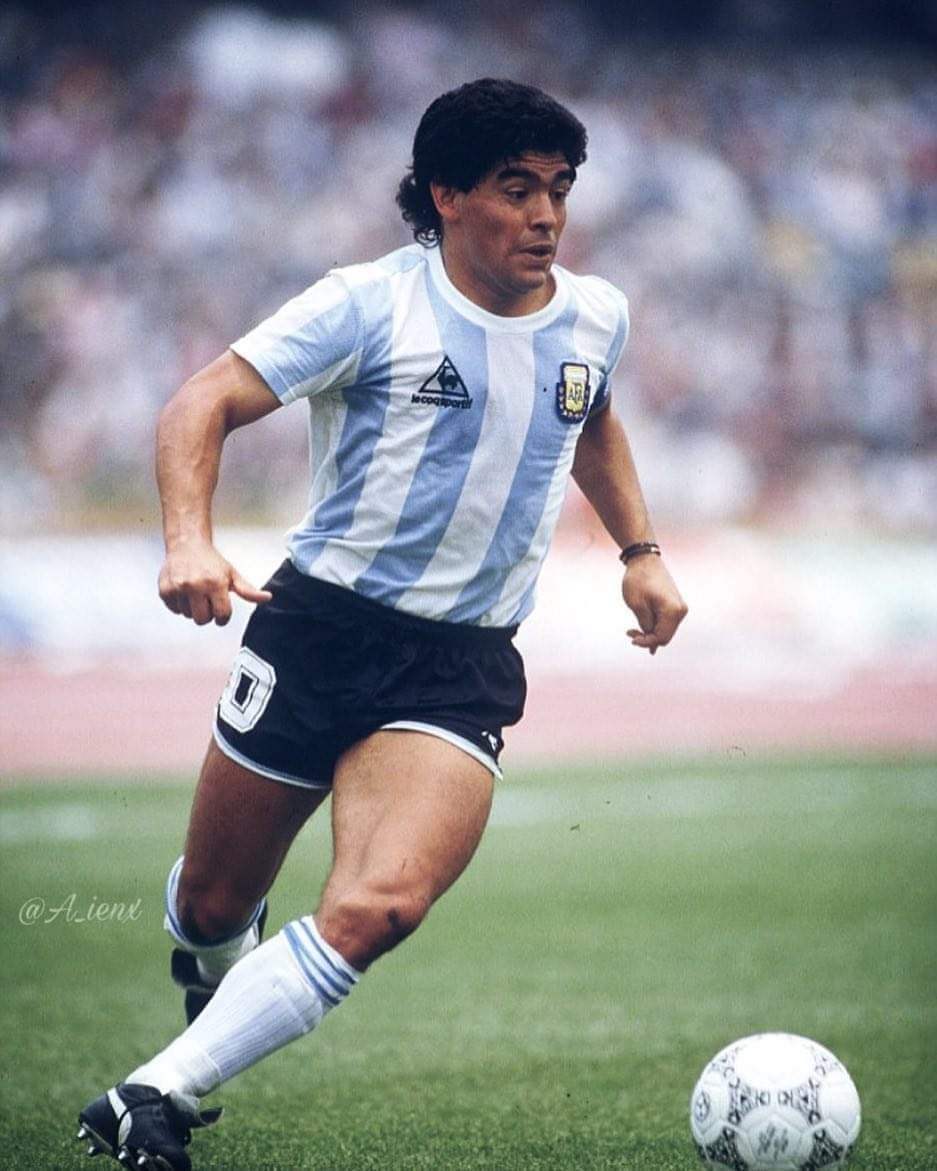 ماردونا أفضل لاعب في العالم